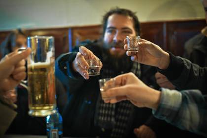 Россиян предупредили о последствиях «алкоголизма выходного дня»