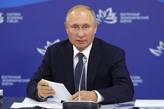 Путин присвоил генеральские звания замместителям главы ФССП