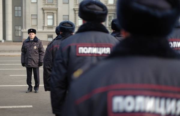 В Самарском МВД назначили проверку из-за подозрения полицейского в получении взятки