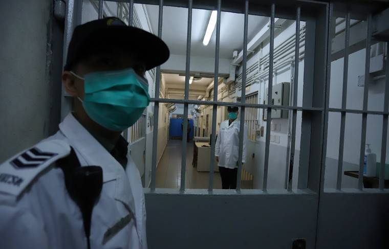 Более 500 преступников в пяти китайских тюрьмах заразились коронавирусом