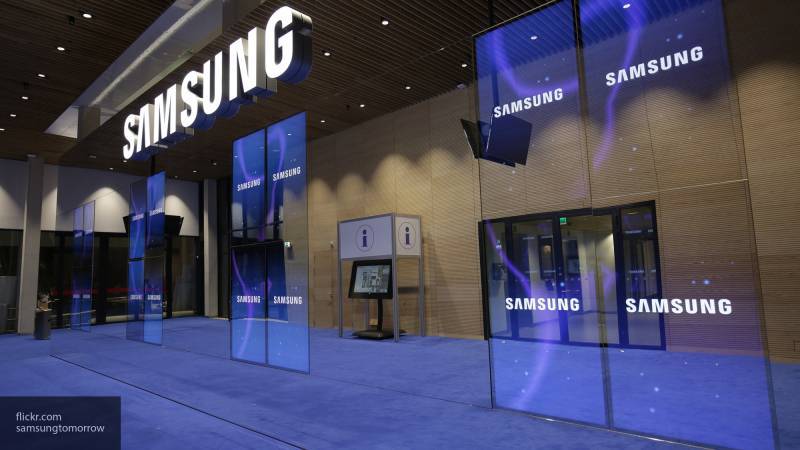 Пользователи Сети жалуются на проблемы с новой "раскладушкой" от компании Samsung