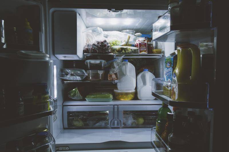 Специалисты назвали семь продуктов, которые нельзя хранить в холодильнике