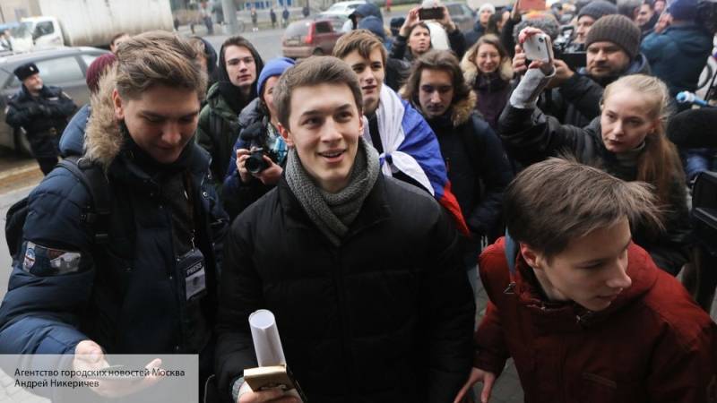 Политнеграмотность Жукова привела его на пикет в поддержку экстремистов «Нового величия»