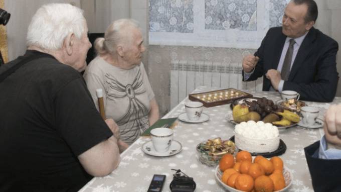 Пара из Выборгского района отметила 70 лет совместной жизни