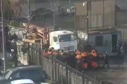 Строители дома и сквера в Москве вызвали полицейских после провокаций