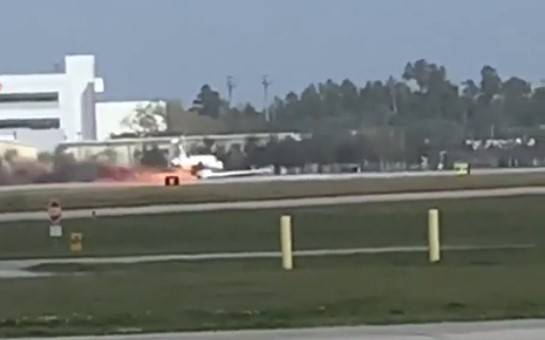 Видео посадки горящего пассажирского самолета в США появилось в Сети