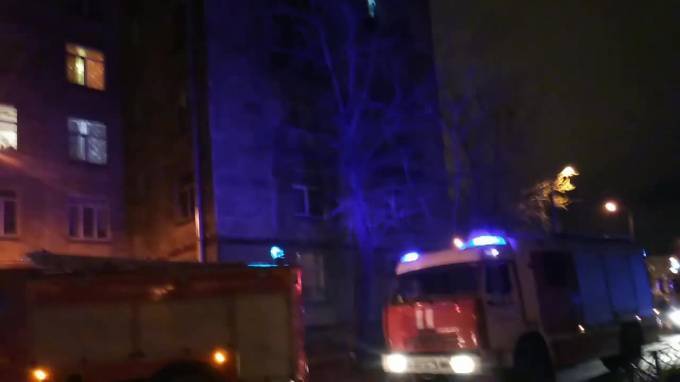 Из-за пожара на Седова из жилого дома эвакуировали трех людей