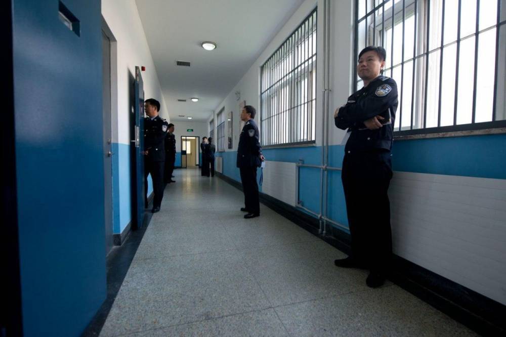 В китайских тюрьмах более 500 заключенных заразились коронавирусом
