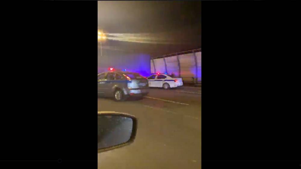Пьяный водитель фуры снес сразу несколько машин на Вантовом мосту в Петербурге