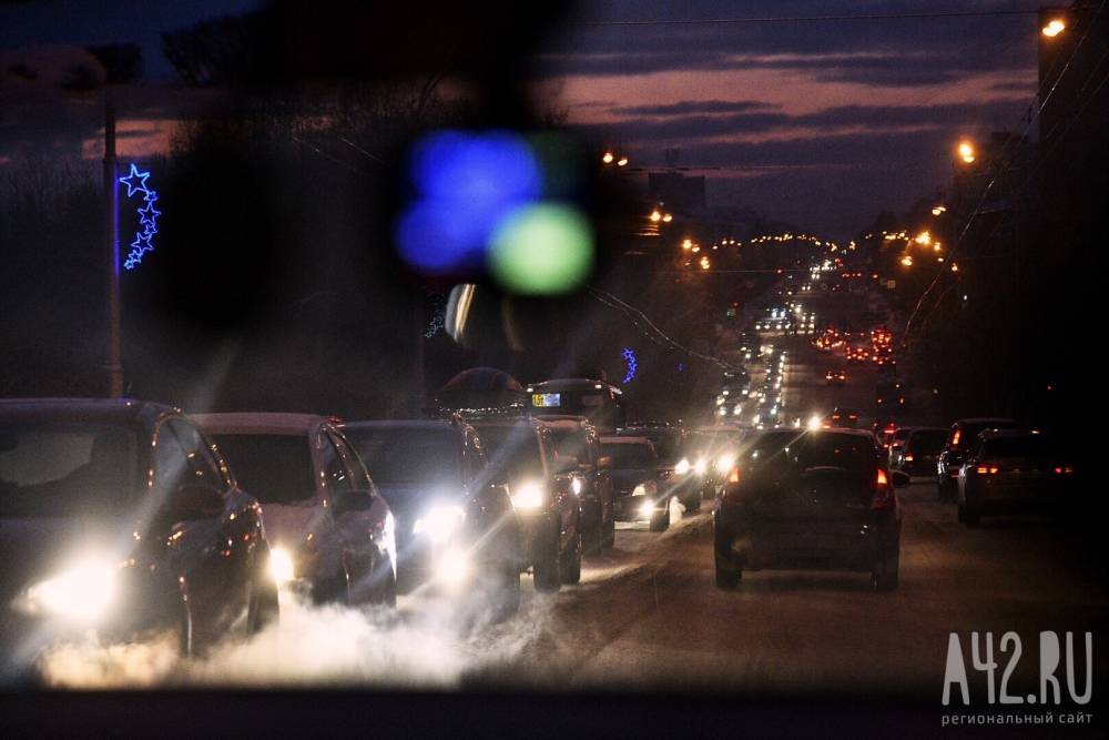 В Кемерове водителя иномарки наказали за проезд на красный свет