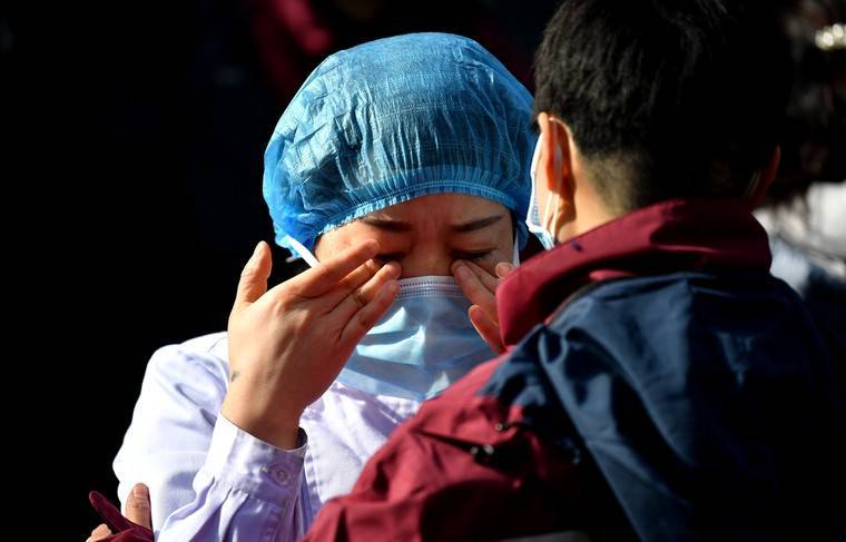 Врачи в Китае назвали время, за которое можно заразиться коронавирусом