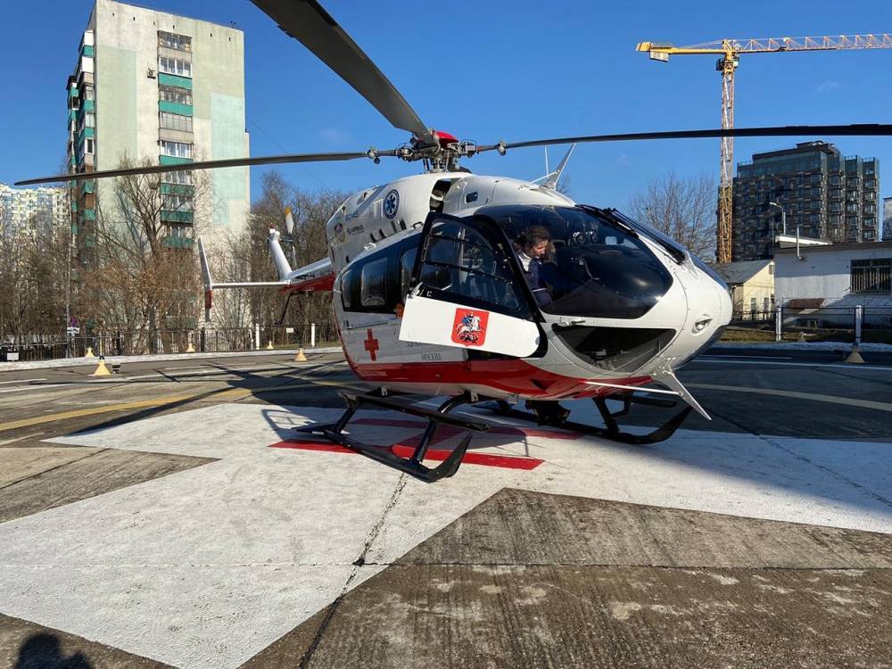 Вертолет МАЦ доставил в больницу мужчину с инфарктом из ТиНАО