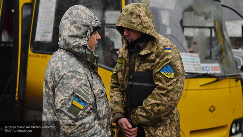 Аваков сообщил, что у водителя автобуса с эвакуированными украинцами поднялась температура