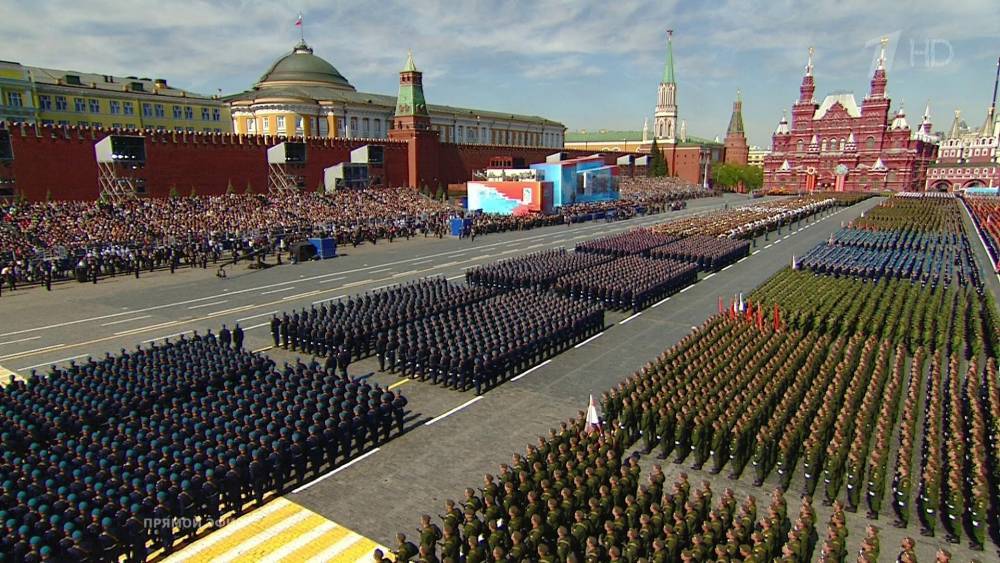 Подчинённый Зеленского назвал парад на Красной площади «позорной практикой»