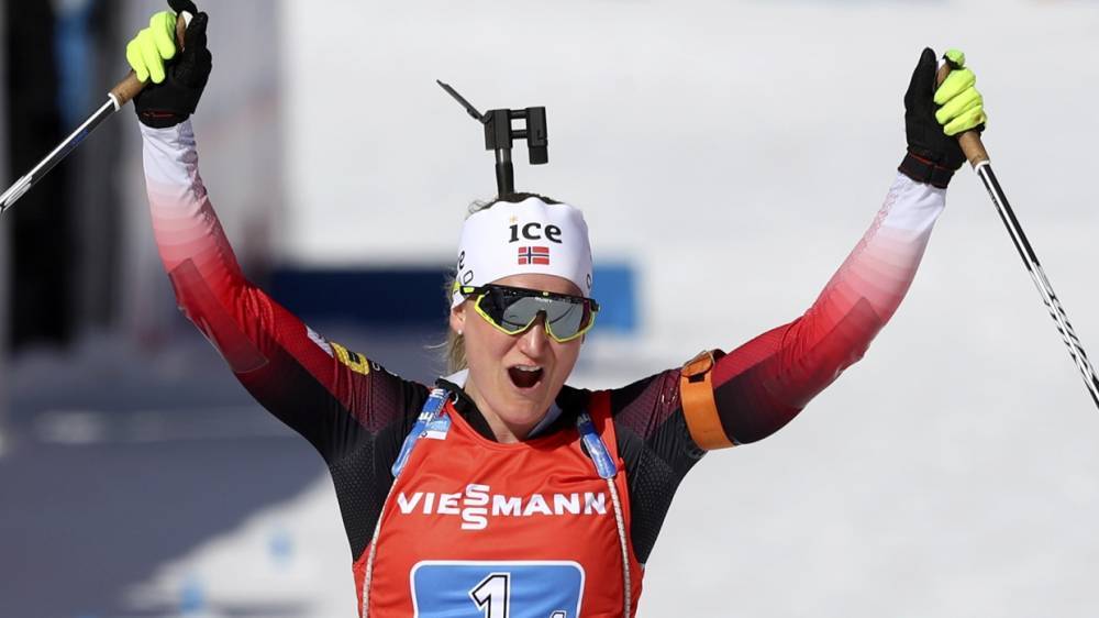 Женская сборная Норвегии победила в эстафете на чемпионате мира по биатлону в Италии