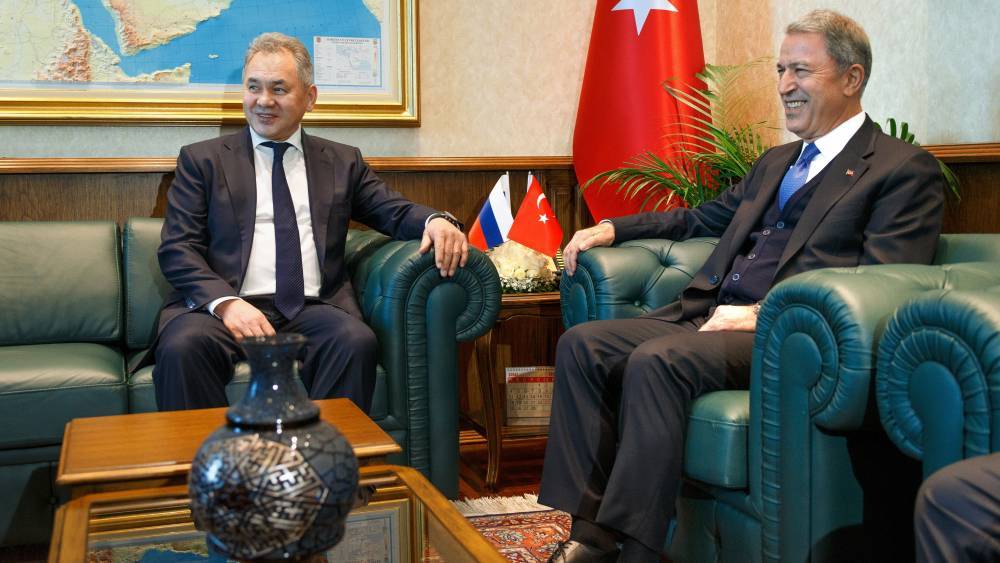 Шойгу и глава Минобороны Турции обсудили ситуацию в Идлибе