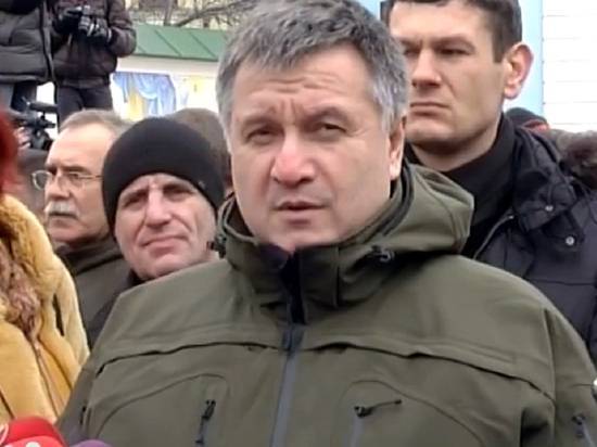 Аваков назвал причину бунтов украинцев против приехавших из Ухани соотечественников
