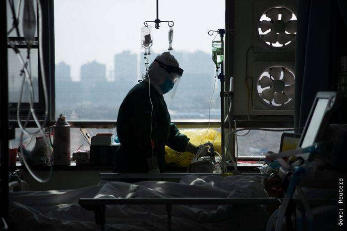 В Китае от коронавируса за сутки скончались 97 человек