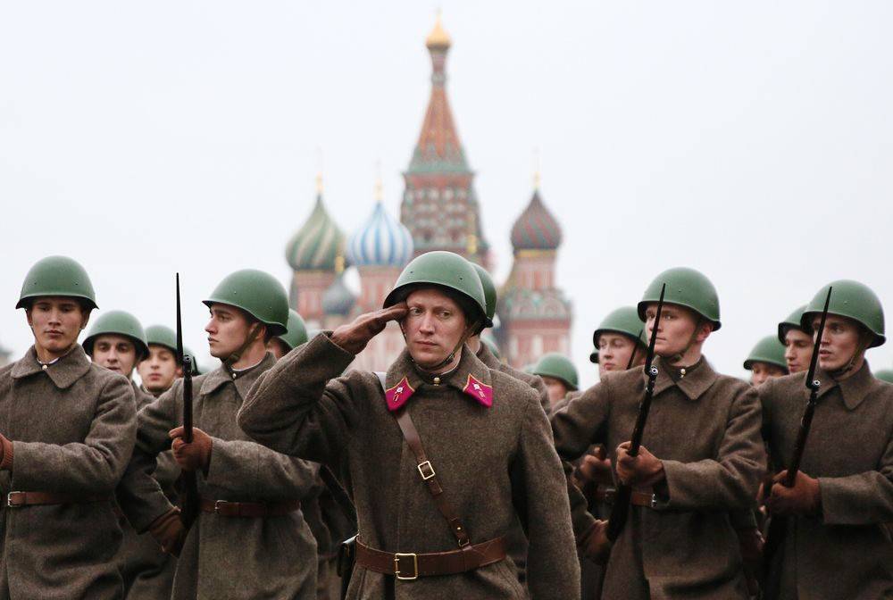 Как Россия отмечает День защитника Отечества