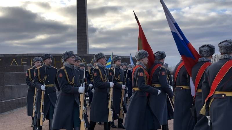 Путин возложил венок к Могиле Неизвестного Солдата в День защитника Отечества