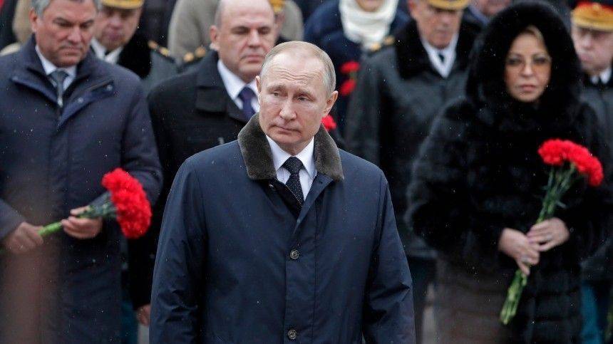 Владимир Путин возложил венок к Могиле Неизвестного Солдата | Новости | Пятый канал