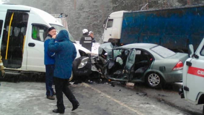 В ДТП под Владимиром погибла женщина, ещё 8 человек пострадало