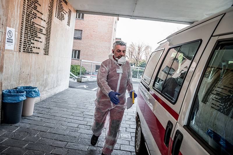 В Италии закрывают школы и отменяют футбольные матчи из-за коронавируса