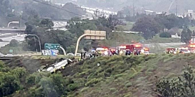 Автобус перевернулся на набережной в округе Сан-Диего: погибли 3, ранены по меньшей мере 18