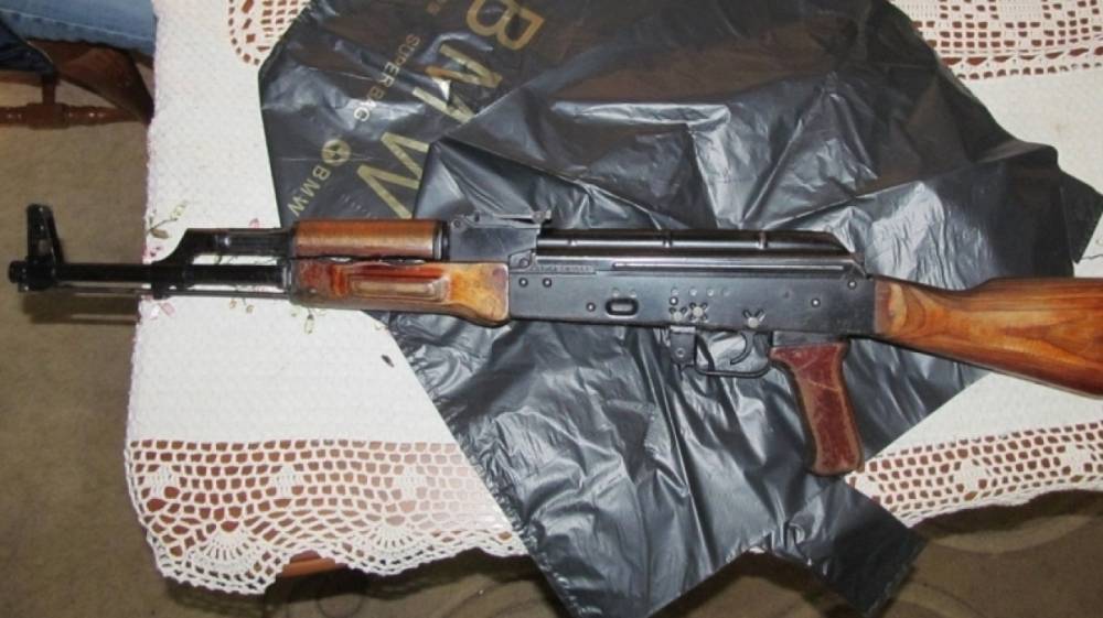 Петербуржец нашел в канаве сумку с оружием и боеприпасами