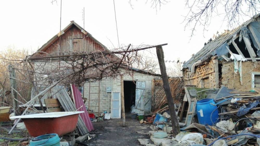ВСУ обстреляли Горловку, повреждены дома и хозпостройки