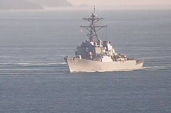 Черноморский флот приступил к слежению за зашедшим в Черное море эсминцем США