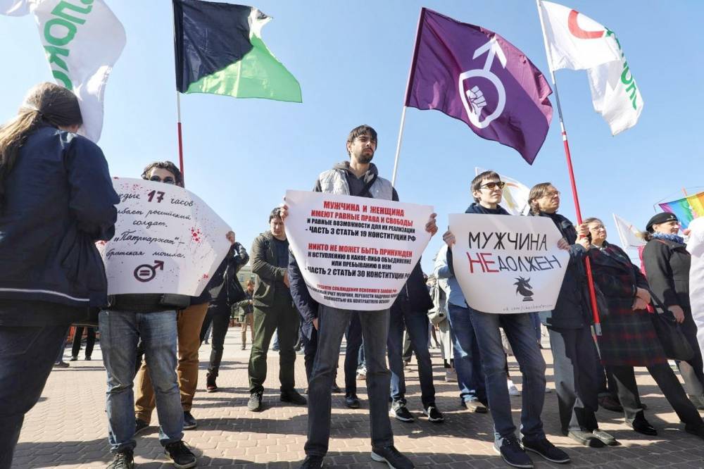 В Москве задержали участников одиночных пикетов против призыва в армию