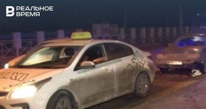 В Казани водитель с ножевым ранением устроил ДТП