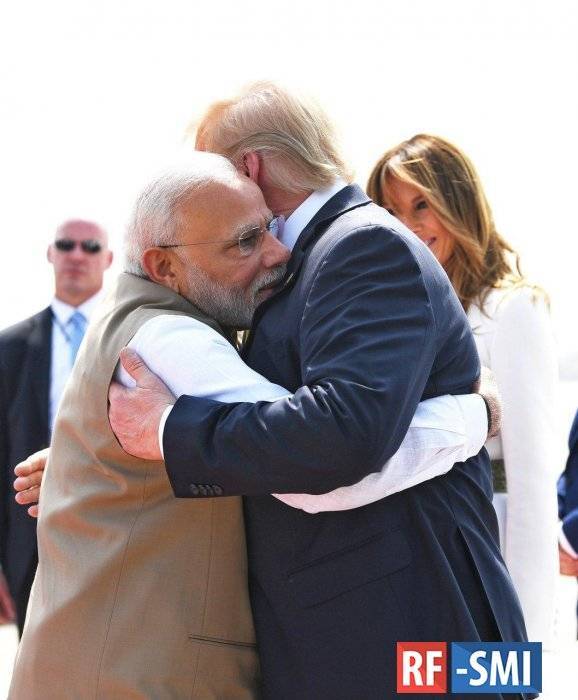 Дональд Трамп начал визит в Индию с посещения Ахмадабада