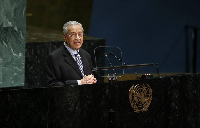 Стало известно о причинах отставки 94-летнего премьера Малайзии