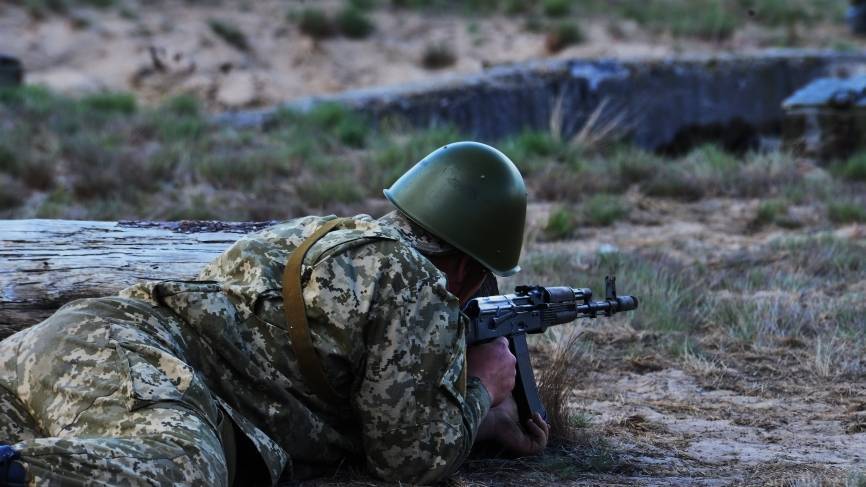 Украинские силовики пять раз за сутки нарушили перемирие в Донбассе