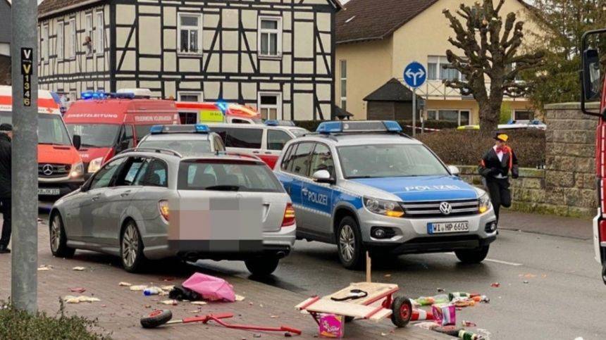 Водитель намеренно направил автомобиль в толпу — полиция Германии | Новости | Пятый канал