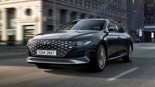 Везите в Россию или бунт! Автомобилисты требуют начать продажи Hyundai Grandeur 2020 – «Камри» уже у всех «в печёнках»