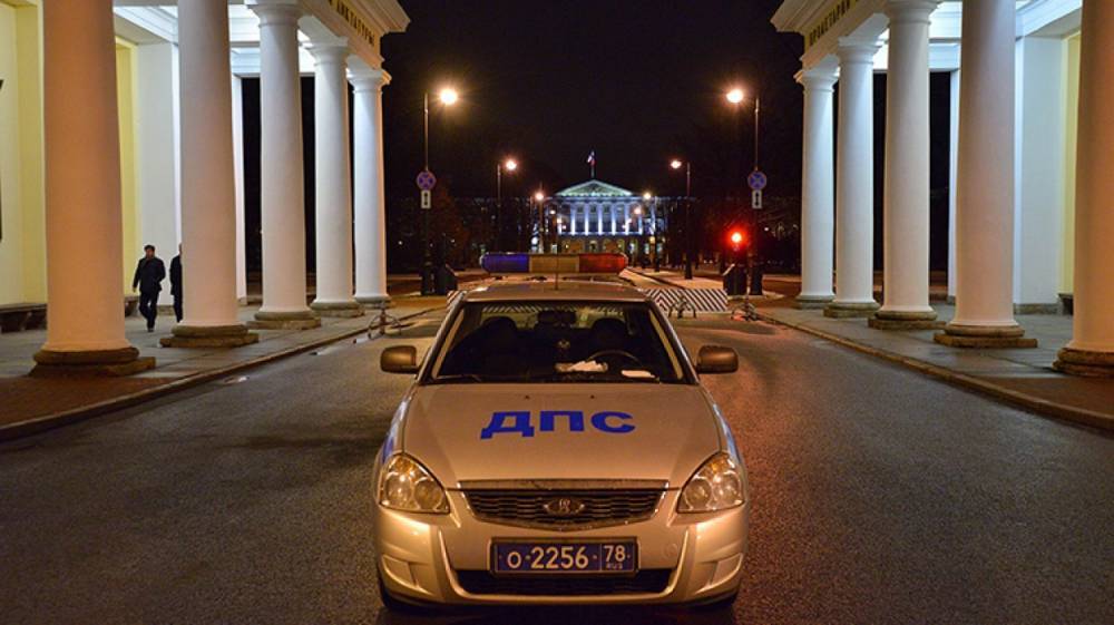Водитель-лихач устроил ДТП, уходя от полицейской погони в Петербурге, ФАН публикует видео