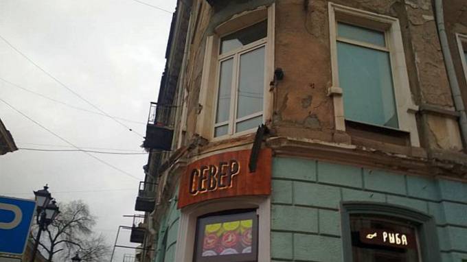 В центре Ростова-на-Дону рухнул балкон с людьми