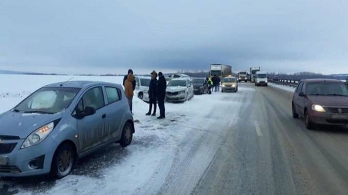 Из-за непогоды в Башкирии в массовом ДТП столкнулись 40 машин