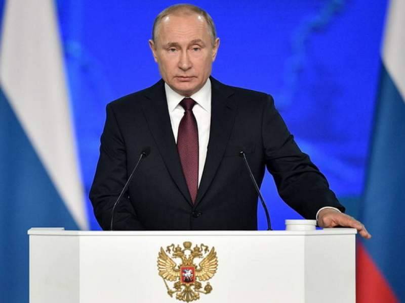 "Я на них цыкнул": Путин рассказал о строгости с подчиненными
