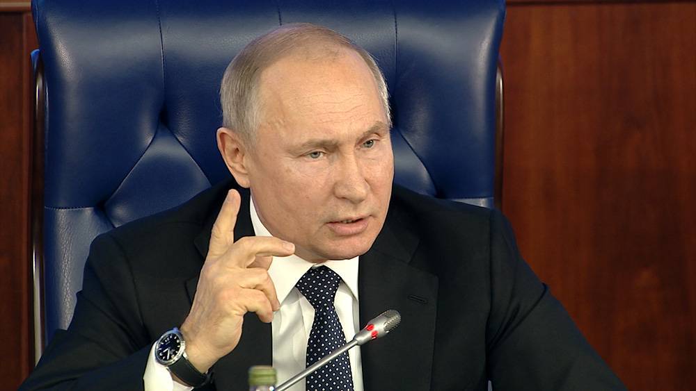 По каждому вопросу был против: Путин признался, на кого из министров ему пришлось "цыкнуть"