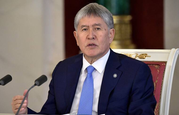 Экс-президенту Киргизии и его сторонникам вручили обвинительные акты