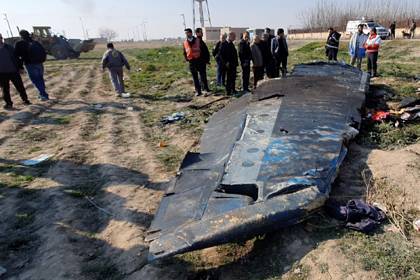 На Украине рассказали о засекреченных версиях крушения самолета в Иране