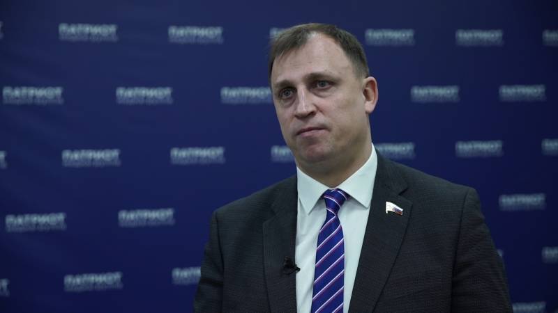 Депутат Вострецов призвал ввести административную ответственность за оскорбление учителей