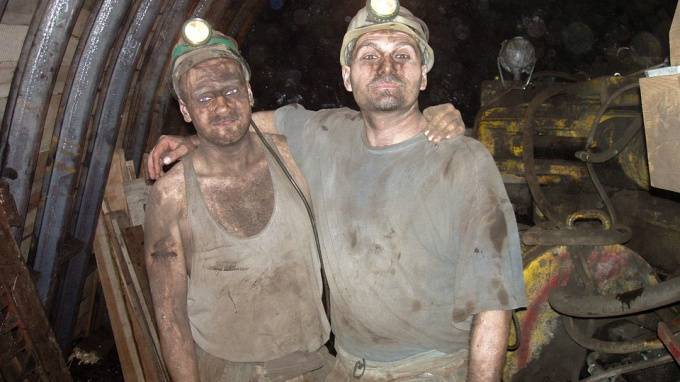Зеленский приказал погасить долги по долгам шахтёрам к маю