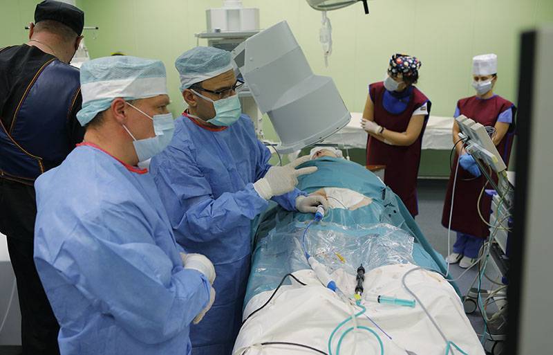 Московские врачи провели сложную операцию на работающем сердце