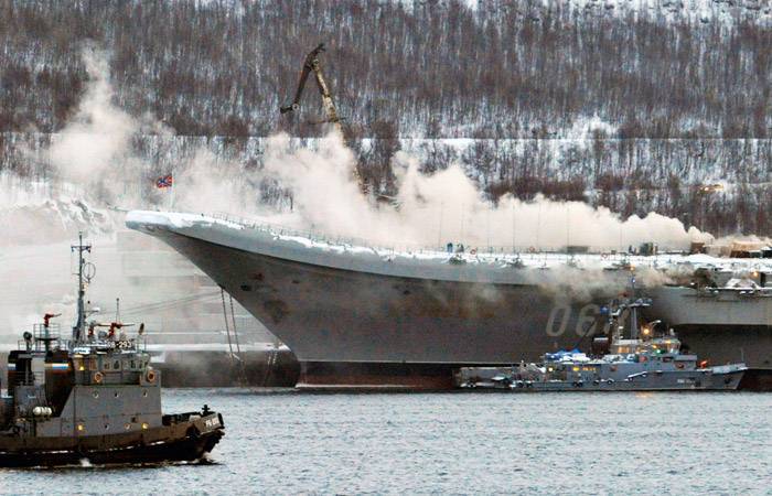 На сгоревшем «Адмирале Кузнецове» провели тренировку по «борьбе за живучесть корабля при пожаре»
