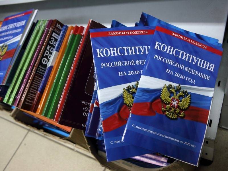 77% россиян не смогли назвать ни одной из поправок в Конституцию, передает ВЦИОМ
